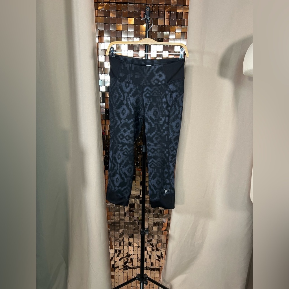 Old Navy Active Grey Black Abstract Print size Small Legging